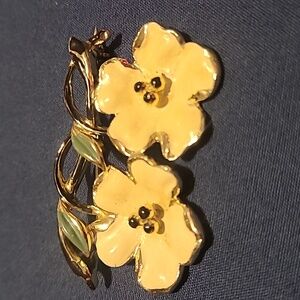 Floral Gold Tone and Cream Enamel Brooch